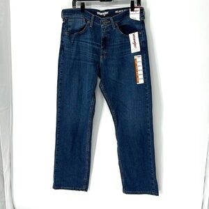 Wrangler NWT men’s relaxed jeans 33X32